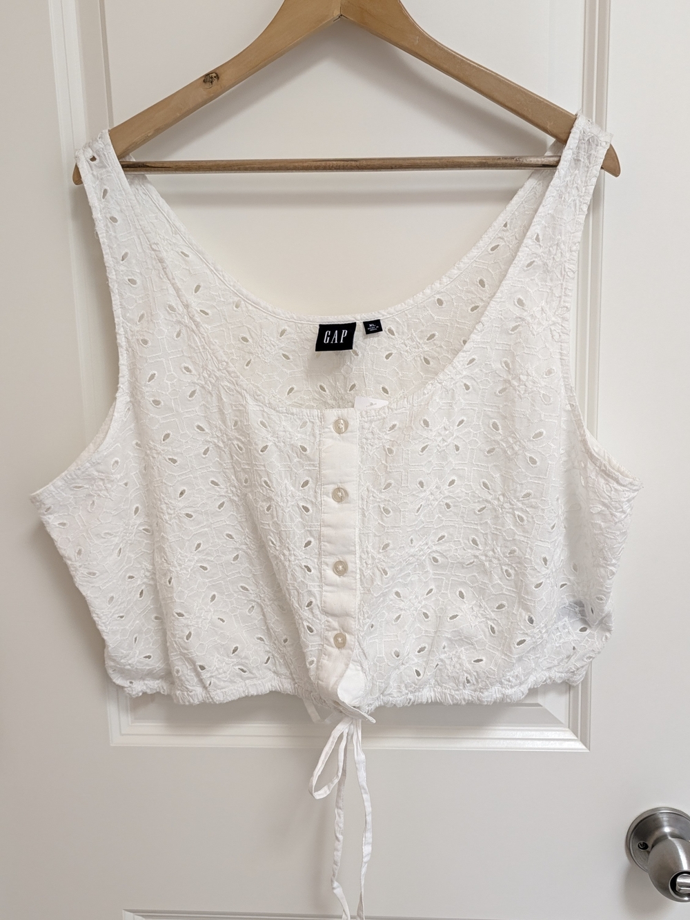 NWT GAP Cinched Hem White Eyelet Button-Front Crop Top